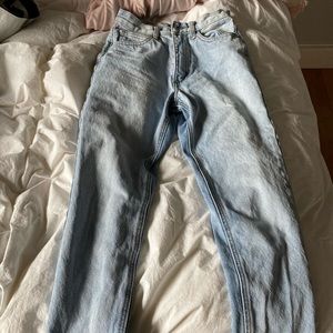 Super cute mom jeans!!